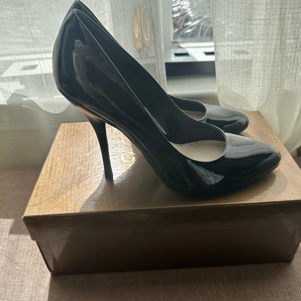 Gucci women’s Vitello Vernice Soft Patent Leather Pumps